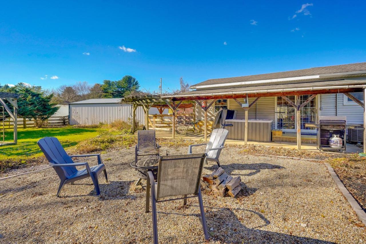 Hocking Hills Hideaway With Hot Tub And Fire Pit! Villa Logan Exterior photo
