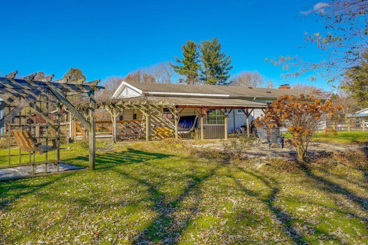 Hocking Hills Hideaway With Hot Tub And Fire Pit! Villa Logan Exterior photo