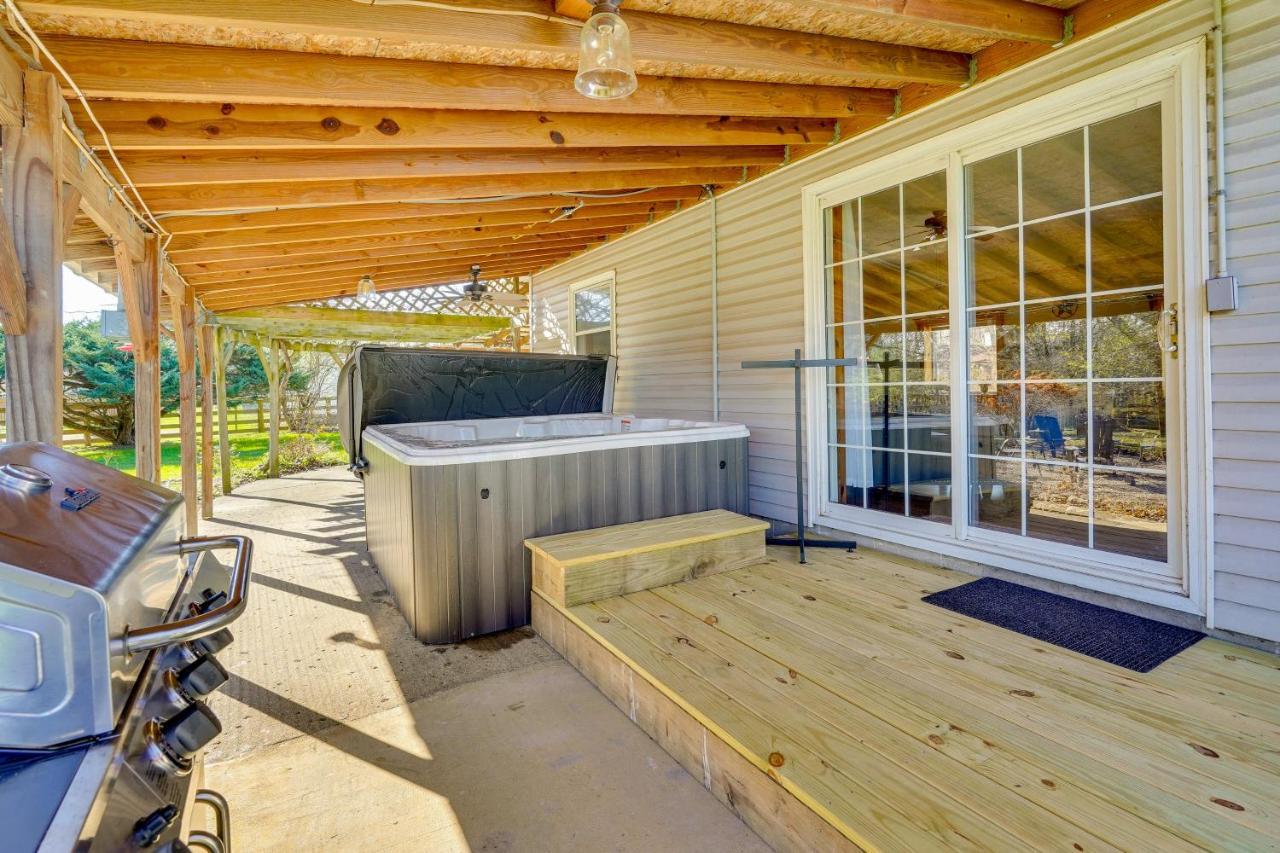 Hocking Hills Hideaway With Hot Tub And Fire Pit! Villa Logan Exterior photo