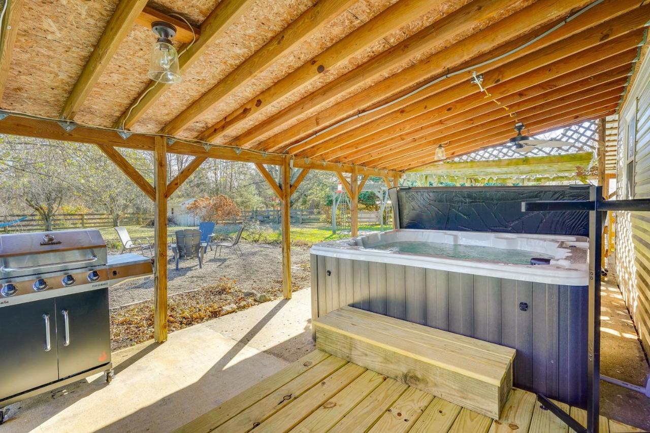 Hocking Hills Hideaway With Hot Tub And Fire Pit! Villa Logan Exterior photo